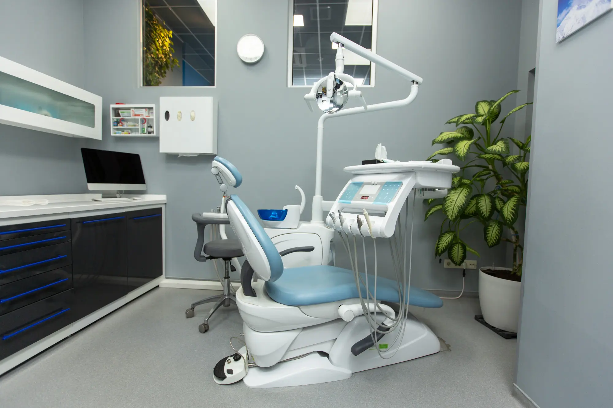 Image of a dentists chair. image uploaded to Financing options page- Nashville Dentures and Implants.